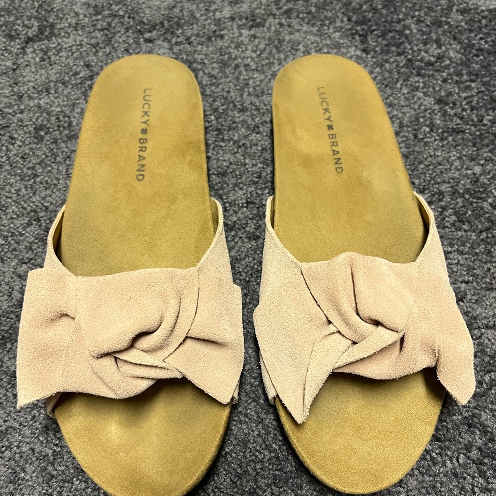 Lucky Brand dusty rose suede sandals